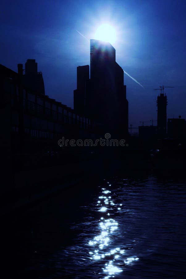 Moskau-Stadtschattenbild in den blauen Tönen stockfotografie Moskau-Stadtschattenbild in den blauen Tönen stockfotografie