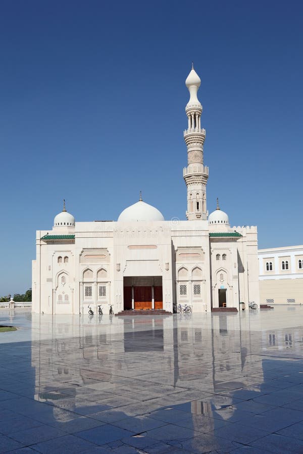 Moskee bij de Amerikaanse Universiteit van Sharjah royalty-vrije stock foto's Moskee bij de Amerikaanse Universiteit van Sharjah royalty-vrije stock foto's