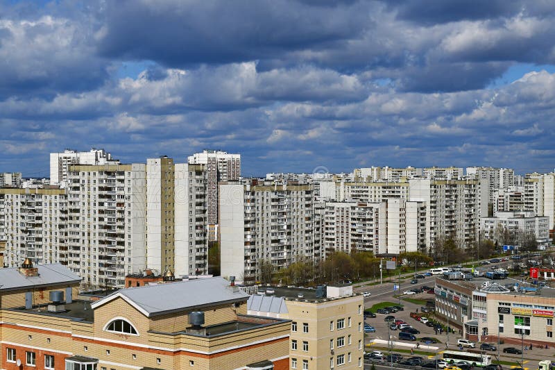 Moskou, Rusland - April 29 2018 Hoogste mening van een slaapgebied in het administratieve district van Zelenograd royalty-vrije stock foto Moskou, Rusland - April 29 2018 Hoogste mening van een slaapgebied in het administratieve district van Zelenograd royalty-vrije stock foto