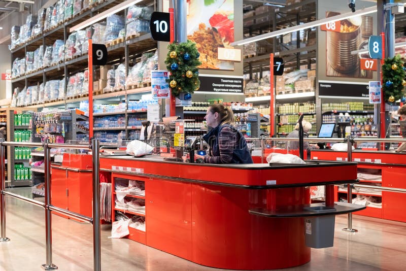 Moskou, Rusland - Januari 14 2019 De kaartjesbureaus van Selgros-Contant geld - en - dragen in Zelenograd royalty-vrije stock fotografie Moskou, Rusland - Januari 14 2019 De kaartjesbureaus van Selgros-Contant geld - en - dragen in Zelenograd royalty-vrije stock fotografie