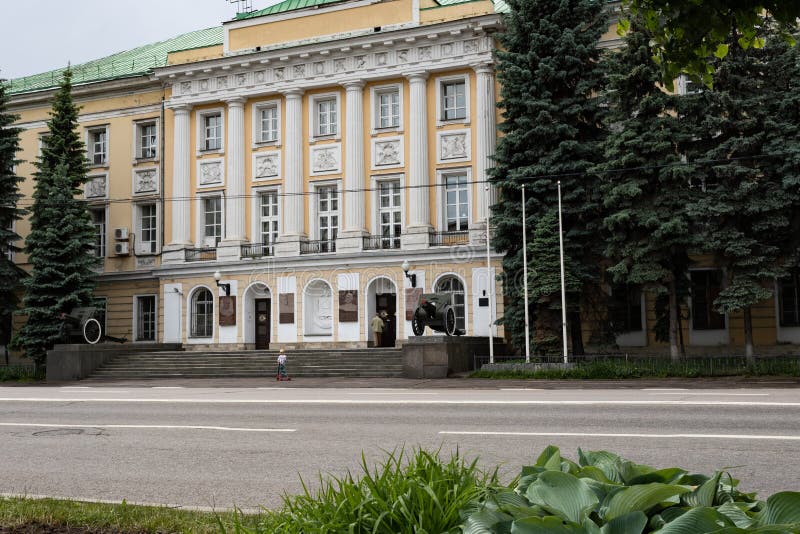 Moskou, Rusland kan 25, 2019, een historisch monument van de 18de eeuw de bouw van de militaire Afdeling, het vroegere Paleis royalty-vrije stock foto's Moskou, Rusland kan 25, 2019, een historisch monument van de 18de eeuw de bouw van de militaire Afdeling, het vroegere Paleis royalty-vrije stock foto's