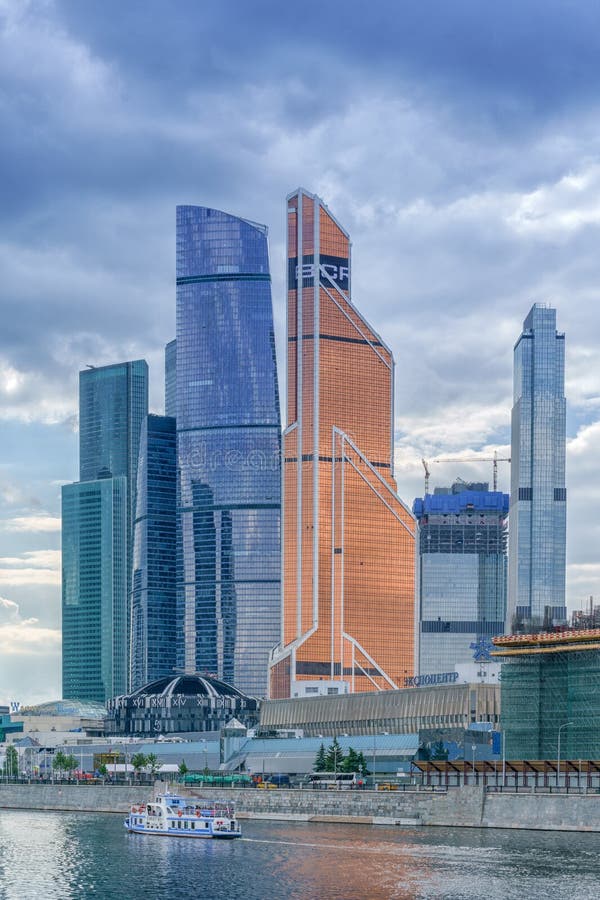 Moskou, Rusland - Mei 26, 2019: De moskou-Stad van wolkenkrabbergebouwen Commercieel van Moskou Internationaal Centrum - een mode stock fotografie Moskou, Rusland - Mei 26, 2019: De moskou-Stad van wolkenkrabbergebouwen Commercieel van Moskou Internationaal Centrum - een mode stock fotografie