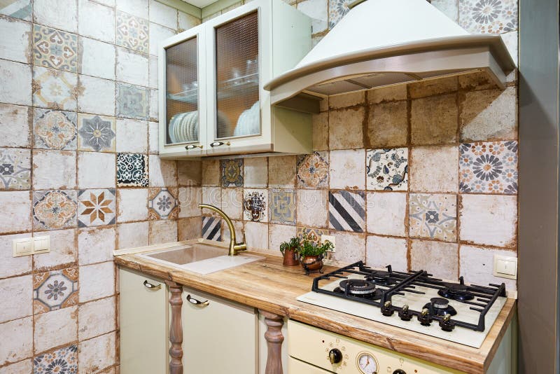 Moskou, Rusland, 01 02 2019: Nieuw modern keukenbinnenland in luxehuis stock foto Moskou, Rusland, 01 02 2019: Nieuw modern keukenbinnenland in luxehuis stock foto