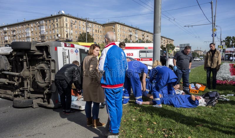 Moskou, Rusland - September 20, 2017: Ongeval die openlijk impliceren stock afbeelding Moskou, Rusland - September 20, 2017: Ongeval die openlijk impliceren stock afbeelding