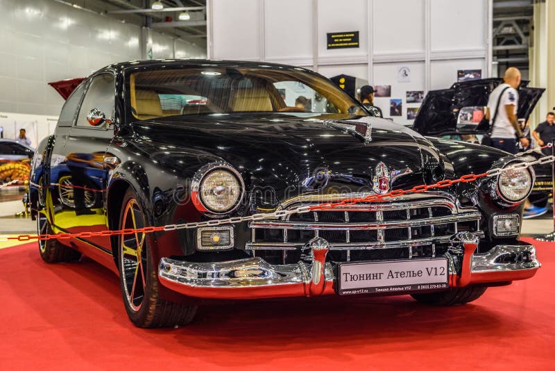 MOSKVA - AUGUSTI 2016: Trimma för GAZ-12 som ZIM framläggas på MIAS Moscow International Automobile Salon på Augusti 20, 2016 i M royaltyfri fotografi MOSKVA - AUGUSTI 2016: Trimma för GAZ-12 som ZIM framläggas på MIAS Moscow International Automobile Salon på Augusti 20, 2016 i M royaltyfri fotografi