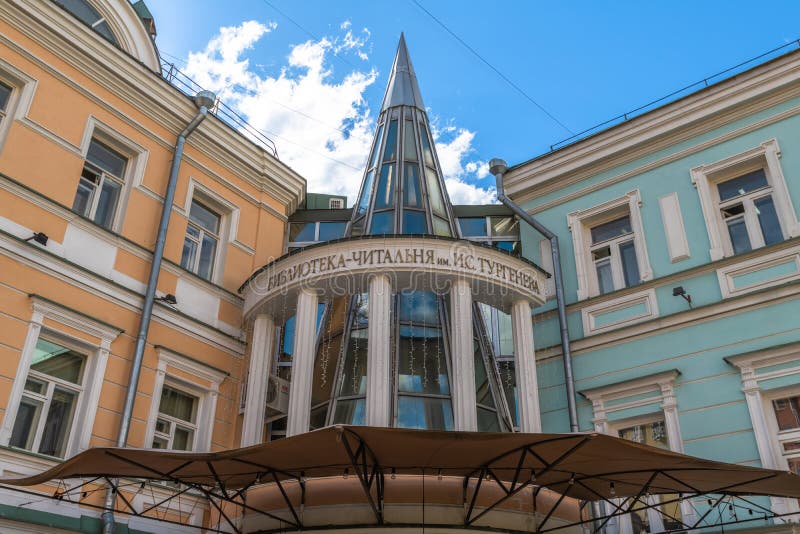 Moskva Ryssland - Maj 4 2019 Arkivl?sningrum som namnges efter Turgenev royaltyfri fotografi Moskva Ryssland - Maj 4 2019 Arkivl?sningrum som namnges efter Turgenev royaltyfri fotografi