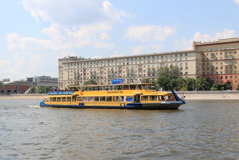 Moskva, Ryssland - 28 maj 2019: Fritidsbåt Moskva 46 royaltyfria foton Moskva, Ryssland - 28 maj 2019: Fritidsbåt Moskva 46 royaltyfria foton