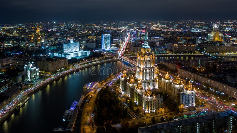 Moskwa miasto z Moskwa rzeki, Moskwa linia horyzontu z dziejowym architektury drapacz chmur, widok z lotu ptaka, Rosja fotografia stock Moskwa miasto z Moskwa rzeki, Moskwa linia horyzontu z dziejowym architektury drapacz chmur, widok z lotu ptaka, Rosja fotografia stock
