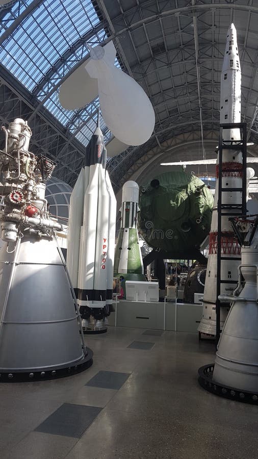 MOSKWA, ROSJA - 05 07 2018: Statek kosmiczny, jednostki i wyposażenie Rosja w Astronautycznym muzeum, obrazy royalty free MOSKWA, ROSJA - 05 07 2018: Statek kosmiczny, jednostki i wyposażenie Rosja w Astronautycznym muzeum, obrazy royalty free