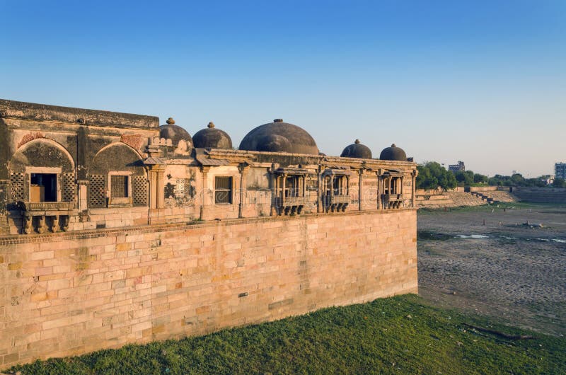 Mosquée de Sarkhej Roza à Ahmedabad, Inde photographie stock Mosquée de Sarkhej Roza à Ahmedabad, Inde photographie stock
