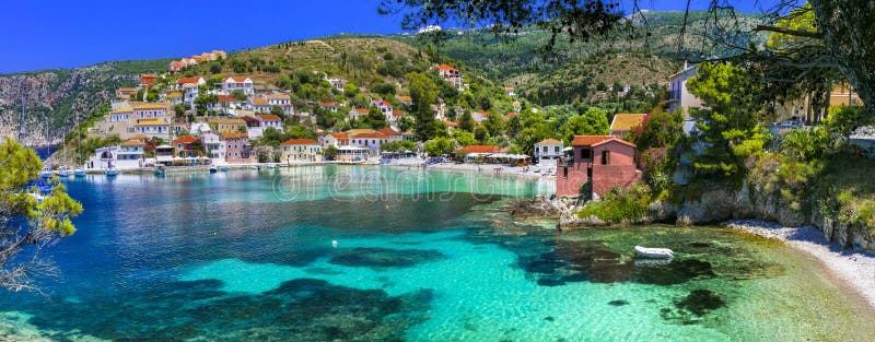 Most Beautiful Greek Coastal Villages - Colorful Assos in Cefalonia ...