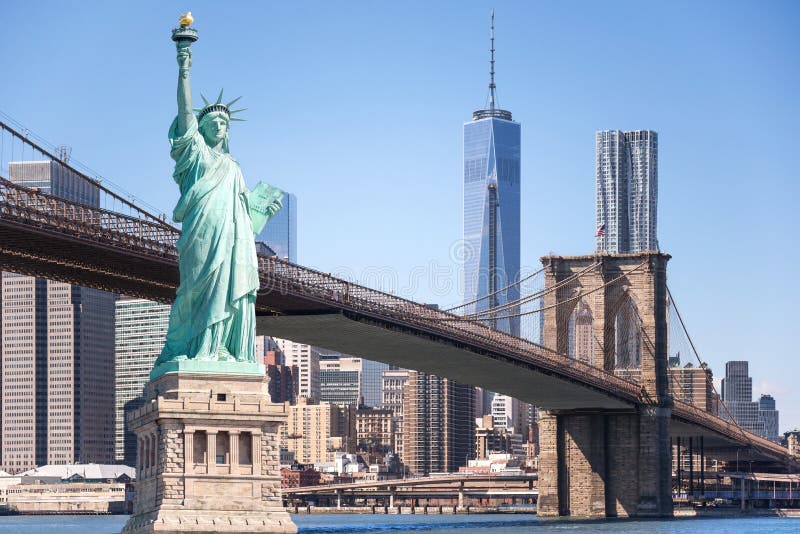 Most Brooklyński z world trade center tłem i statua wolności, punkty zwrotni Miasto Nowy Jork obraz stock Most Brooklyński z world trade center tłem i statua wolności, punkty zwrotni Miasto Nowy Jork obraz stock