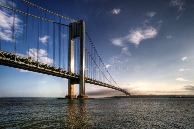Most zwęża się verrazano. Bridżowego Brooklyn miasta złączona wyspa zwęża się nowego staten verrazano York