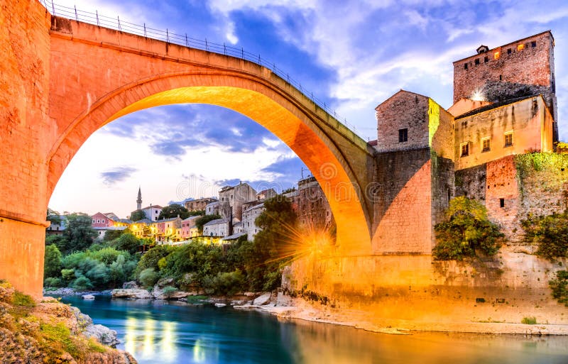 Mostar, Stari a maioria de ponte em Bósnia e em Herzegovina fotos de stock royalty free Mostar, Stari a maioria de ponte em Bósnia e em Herzegovina fotos de stock royalty free