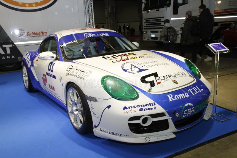 Ação Rápida De Super Carro Porsche 911 Gt3 De Corrida Em Pista De Corrida  Em Asfalto Imagem de Stock Editorial - Imagem de esportes, pista: 252709724