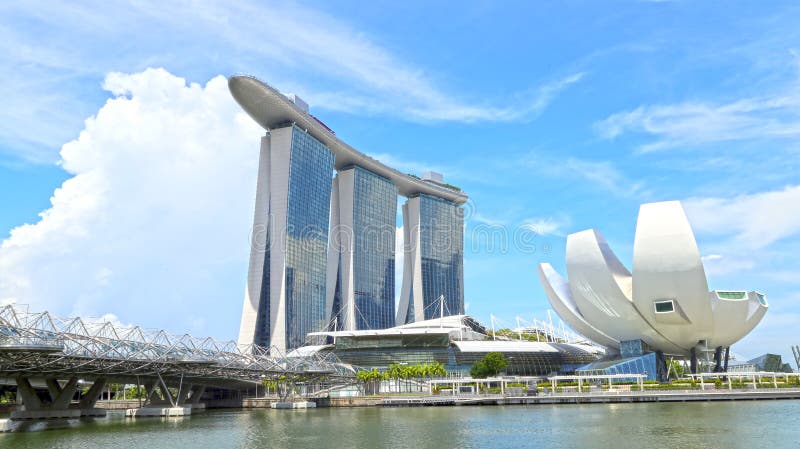 Mostra do laser de Singapura Marina Bay Sand e jardim pela baía fotos de stock royalty free Mostra do laser de Singapura Marina Bay Sand e jardim pela baía fotos de stock royalty free