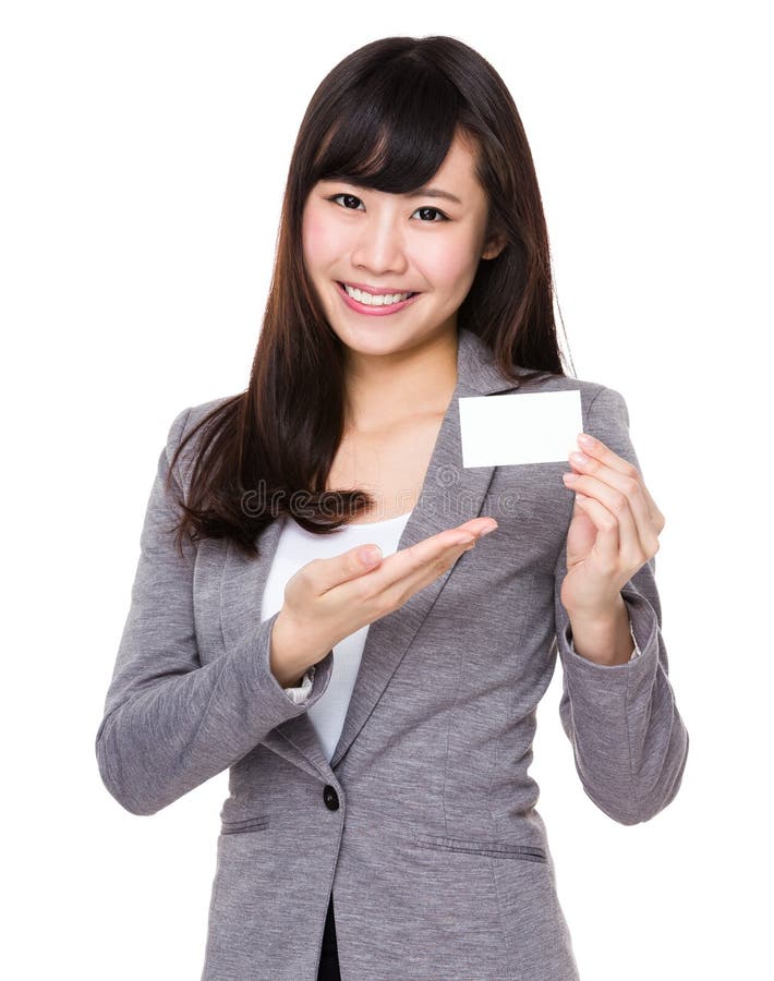 Mostra nova da mulher de negócios com cartão de nome foto de stock royalty free Mostra nova da mulher de negócios com cartão de nome foto de stock royalty free