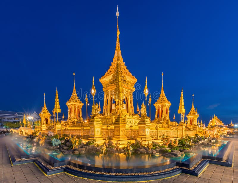 Mostra reale di cremazione, Sanam Luang, Bangkok, Tailandia su Novem immagini stock Mostra reale di cremazione, Sanam Luang, Bangkok, Tailandia su Novem immagini stock