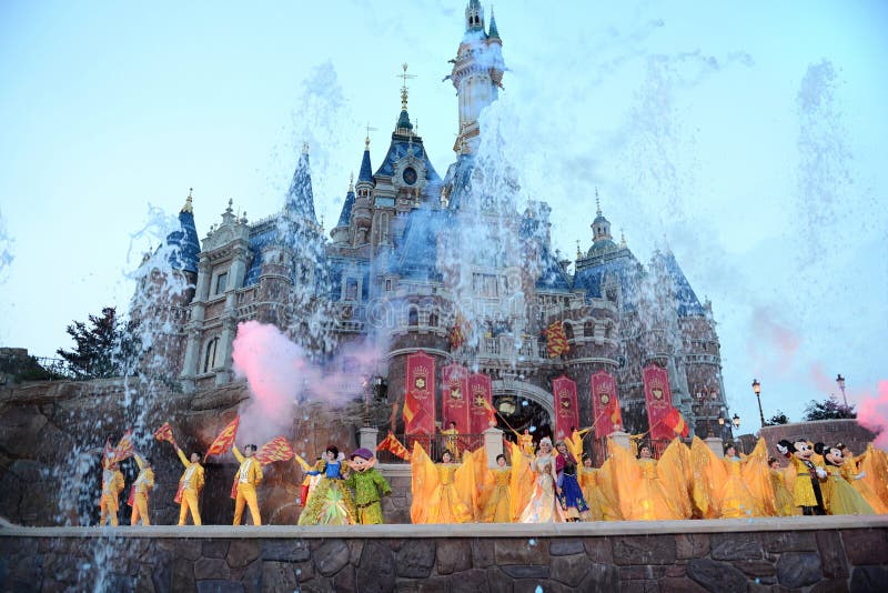 Apresentação na Disneyland de Xangai fotografia de stock
