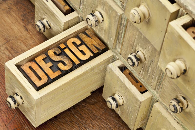 Mot de conception - concept dans le type en bois photos stock Mot de conception - concept dans le type en bois photos stock