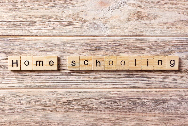 Mot de Homeschooling écrit sur le bloc en bois Texte d'enseignement à domicile sur la table, concept photo stock Mot de Homeschooling écrit sur le bloc en bois Texte d'enseignement à domicile sur la table, concept photo stock
