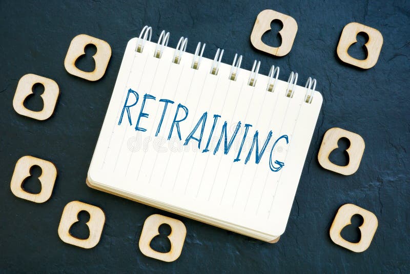 Mot de reconversion sur le bloc-notes et les petites figures. photos libres de droits
