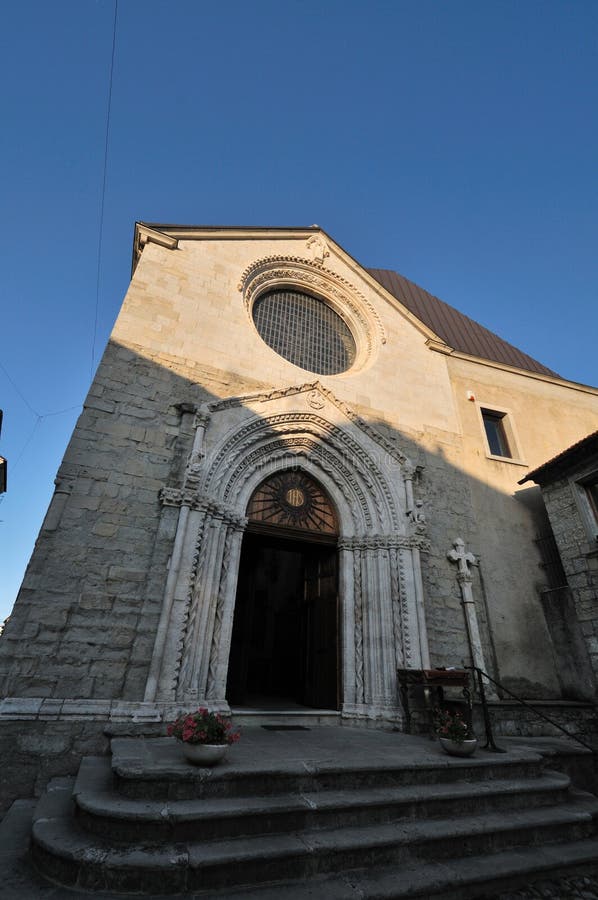 Mot isernia molise Church of st. emidio. royaltyfri foto