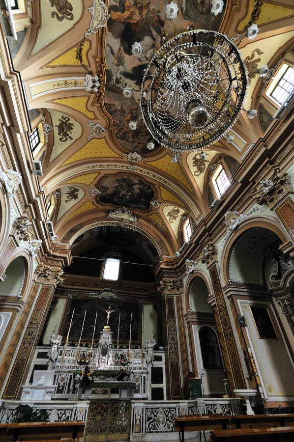 Mot isernia molise kyrka av sann antonio abate royaltyfri foto