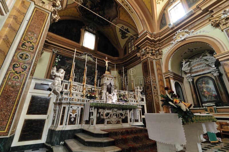 Mot isernia molise kyrka av sann antonio abate royaltyfria bilder