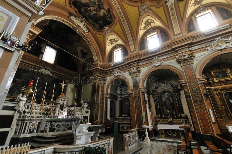 Mot isernia molise kyrka av sann antonio abate royaltyfria foton