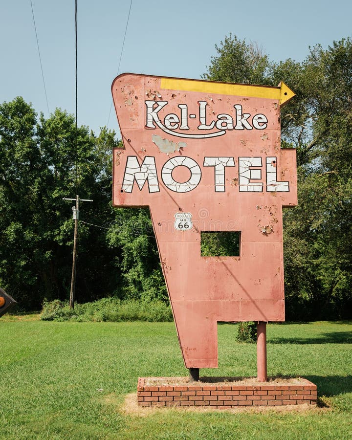 Travel photograph of kel-Lake Motel on Route 66 in Carthage Missouri. Travel photograph of kel-Lake Motel on Route 66 in Carthage Missouri