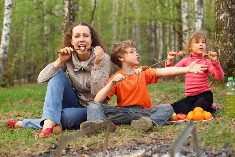 Mother and children finish to eat shish kebab royalty free stock images Mother and children finish to eat shish kebab royalty free stock images