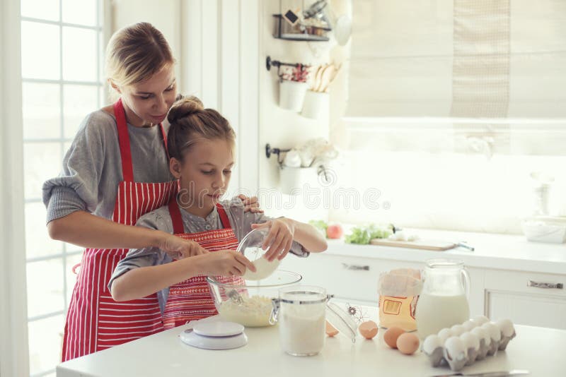 https://thumbs.dreamstime.com/b/mother-daughter-cooking-mom-her-years-old-kitchen-to-mothers-day-lifestyle-photo-series-bright-home-58858936.jpg