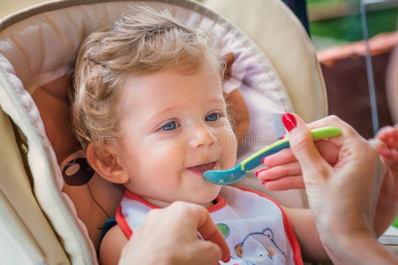 Mother feeding her baby royalty free stock photos Mother feeding her baby royalty free stock photos