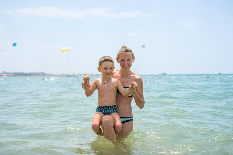 rajce.idnes. beach kids Premium Photo | Dad and child are having fun at sea. father ...