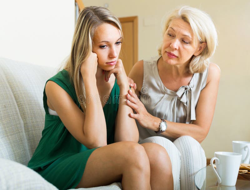 Mother tries reconcile with daughter. 