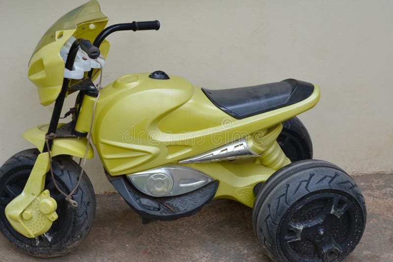 Bolo Da Motocicleta (criança) Foto de Stock - Imagem de motocicleta,  enchido: 20772734