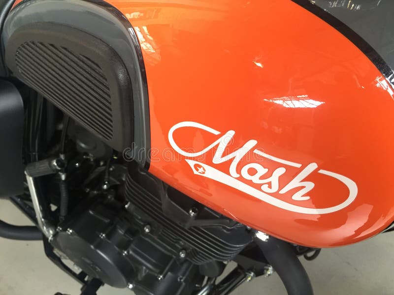 Mash Xride 650cc Modelo De Trilha De Motocicleta Estacionado Na