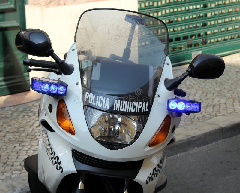 Motociclo della polizia a Lisbona, Portogallo immagine stock libera da diritti Motociclo della polizia a Lisbona, Portogallo immagine stock libera da diritti