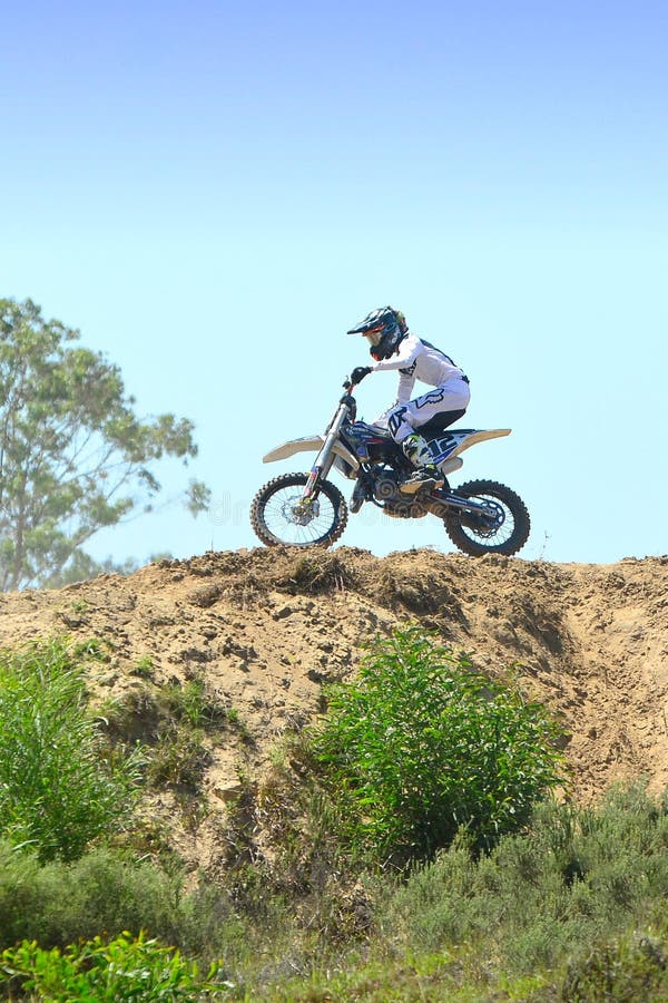 Motocross Rider Con Ropa De Colores Foto de archivo editorial - Imagen de  salto, motociclista: 173105683