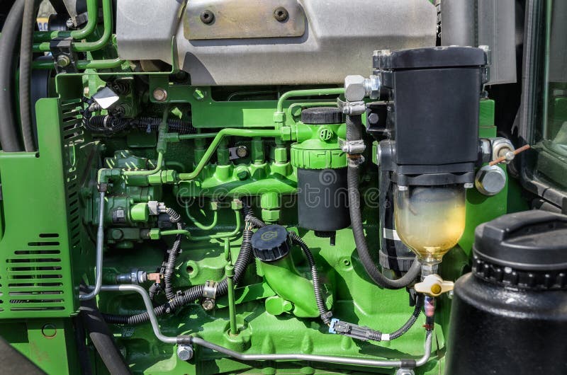 Motor de tractor imagen de archivo. Imagen de tornillo 40286407