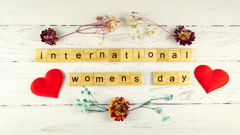 Mots de jour internationaux de femmes de cubes en bois avec des lettres photo