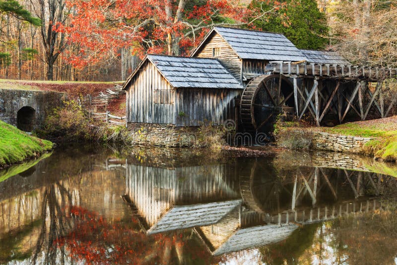 Moulin de Mabry sur Ridge Parkway bleu en Virginie, Etats-Unis photos libres de droits Moulin de Mabry sur Ridge Parkway bleu en Virginie, Etats-Unis photos libres de droits