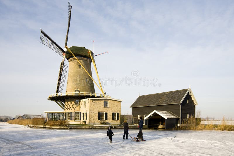 moulin à vent hollandais images libres de droits moulin à vent hollandais images libres de droits