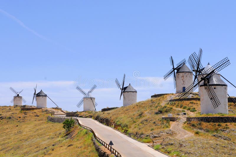 Moulin à vent traditionnel de l'Espagne image libre de droits Moulin à vent traditionnel de l'Espagne image libre de droits