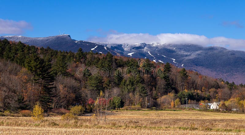 Mount Mansfield Vermont USA in caduta immagini stock Mount Mansfield Vermont USA in caduta immagini stock