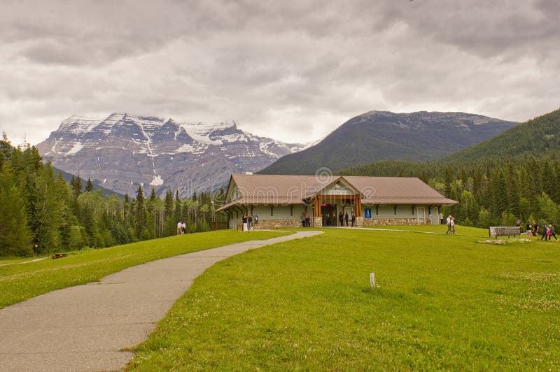Mount Robson Park Visitor Centre Editorial Image Image of tourists