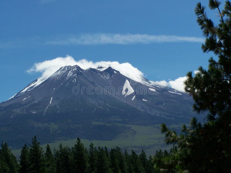 Mount Shasta Vista Picture. Image 9737975