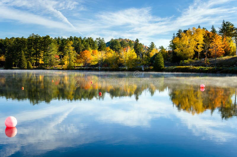 Mountain Lake on an Autumn Early Morning royalty free stock photos Mountain Lake on an Autumn Early Morning royalty free stock photos