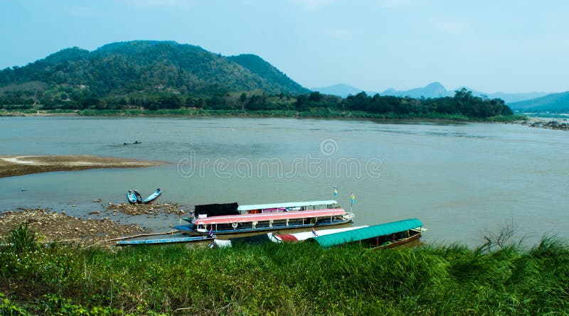 Mountain view and Boats for the tourist at Kaeng Khood Khu,Chiang Khan,Loei,the famous place in north east Thailand. stock image Mountain view and Boats for the tourist at Kaeng Khood Khu,Chiang Khan,Loei,the famous place in north east Thailand. stock image